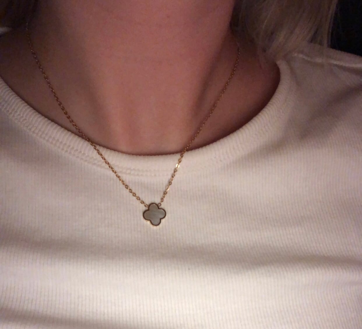 Customer photo review of Clover Perlmutt Kette | 18K vergoldet