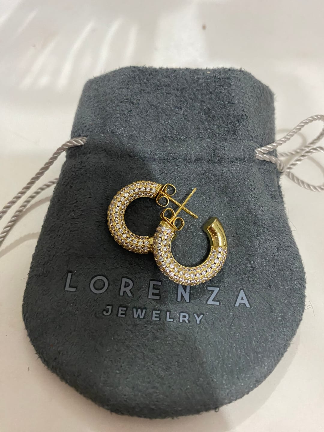 Customer photo review of Par Semi Arracada Con Zirconias