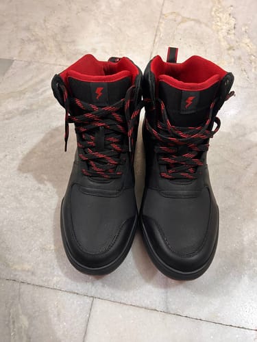 Customer photo review of SNKR | Stealth Edition