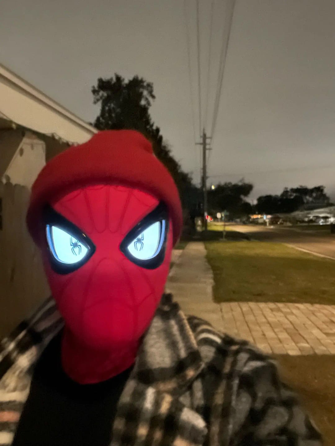 Customer photo review of Spider Mask Red, Ring-shaped | Remote Control | Eye Size Adjustment
