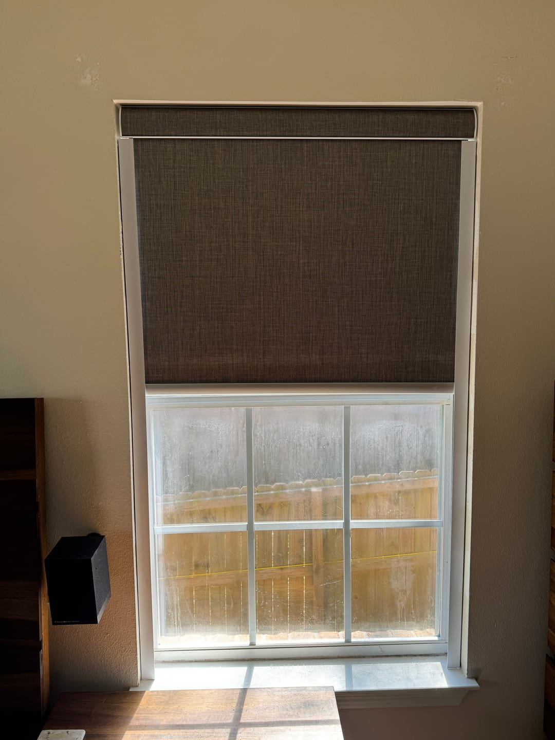 Customer photo review of SmartWings Motorized Roller Shades 100% Blackout Vigor