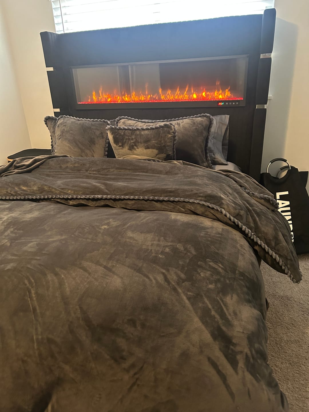 Customer photo review of Amorgos Fine Velvet Bedding Set
