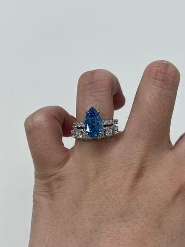 Customer photo review of Louily Unique 3.0 Carat Pear Cut Blue Sapphire Engagement Ring In Sterling Silver