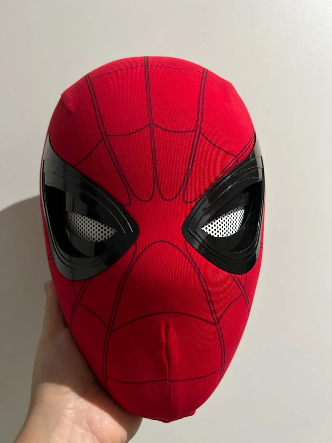 Customer photo review of Spider Mask Red, Ring-shaped | Remote Control | Eye Size Adjustment