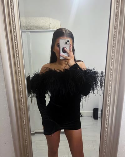 Customer photo review of Ostrich Feather Boa 3 ply x 1m BO001