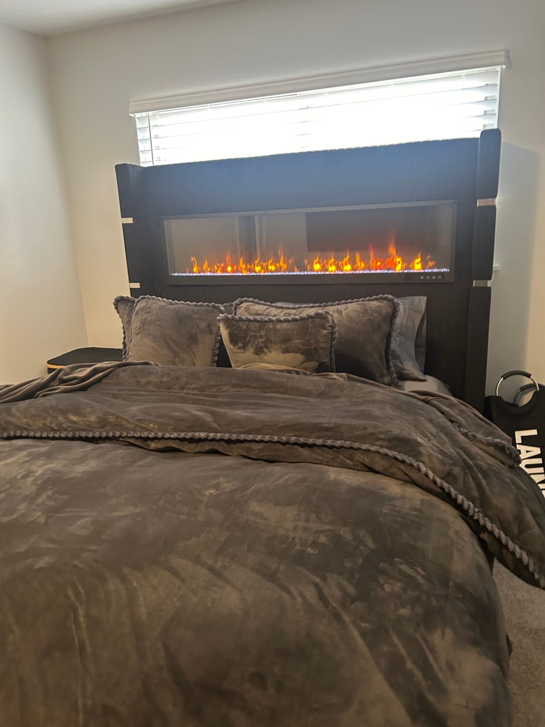 Customer photo review of Amorgos Fine Velvet Bedding Set