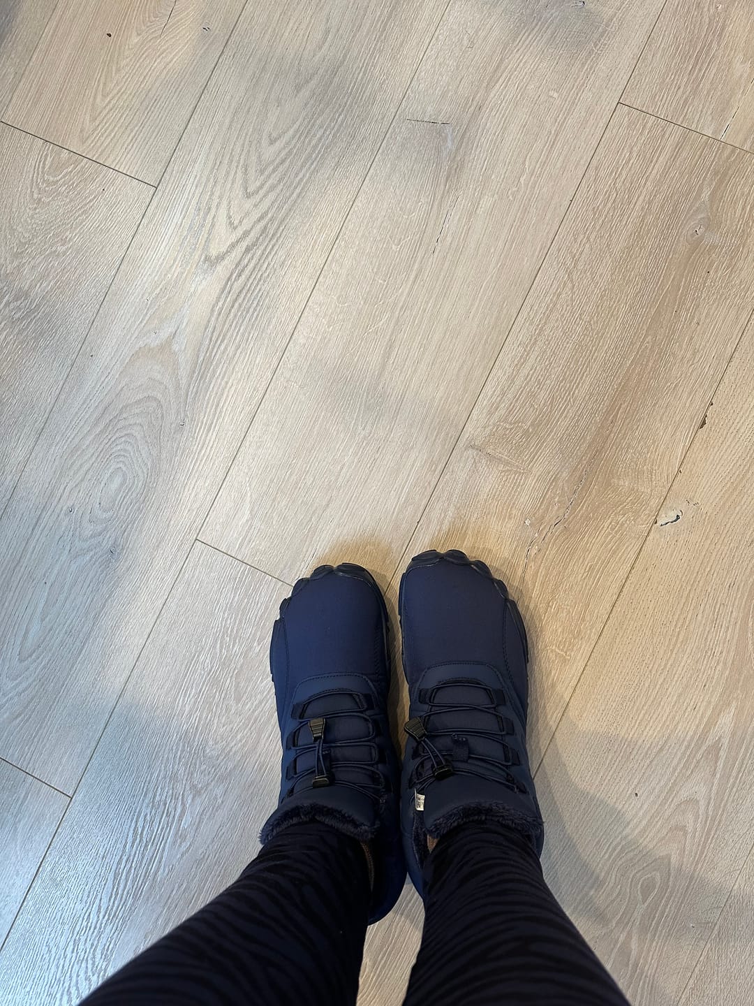 Customer photo review of Caspar Pro - Non-slip & Water-Resistant Winter Barefoot Shoe