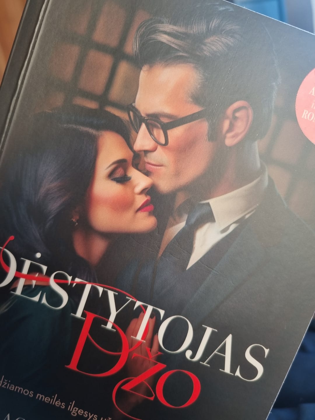 Customer photo review of Dėstytojas Džo: ar studentės ir dėstytojo meilė gali gyvuoti? O galbūt karšti jausmai galingesni už viską?