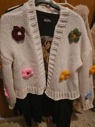 Customer photo review of Gilet court à fleurs tricotées