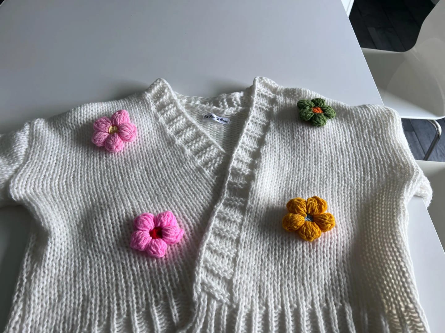 Customer photo review of Gilet court à fleurs tricotées