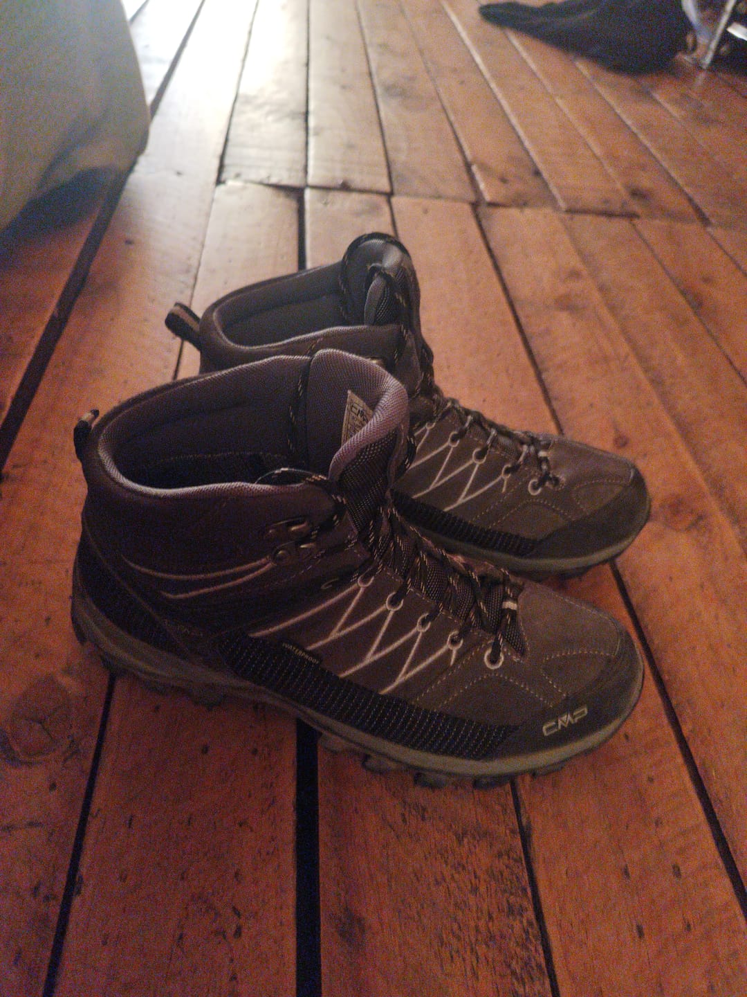 Customer photo review of Zapato Hombre  Rigel Mid 3Q12947