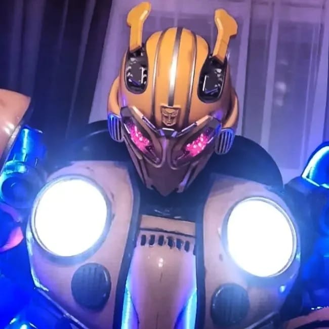 Customer photo review of Hasbro Genuine | Killerbody Bumblebee Helmet | Voice Control | 1: 1 Real Person Wearable