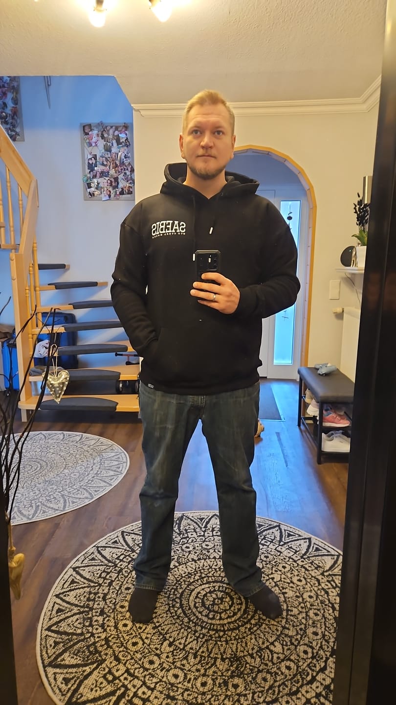Customer photo review of Lifestyle Herren Zip Hoodie mit Reißverschluss schwarz by SAEBIS®
