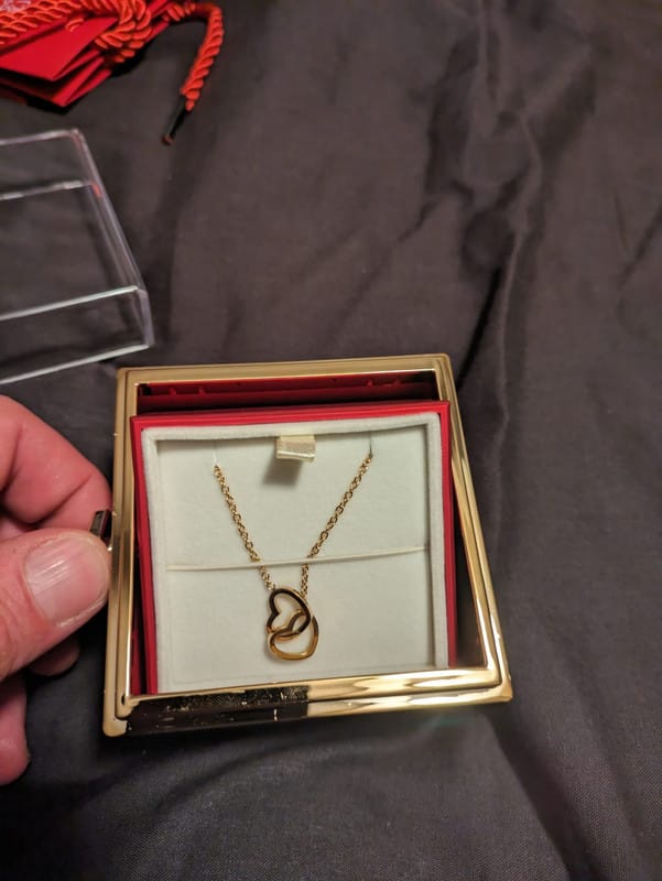 Customer photo review of De Eeuwige Roos Box - Met Gepersonaliseerde Ketting & Echte Roos