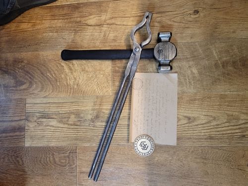Customer photo review of Blackmsith set of 2: cross peen hammer with blacksmith universal tongs