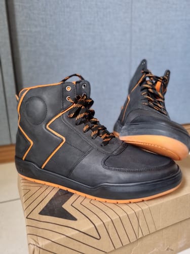 Customer photo review of SNKR | Stealth Edition