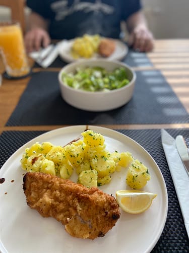 Customer photo review of GESCHIRR SET CREME | URBAN EDGE