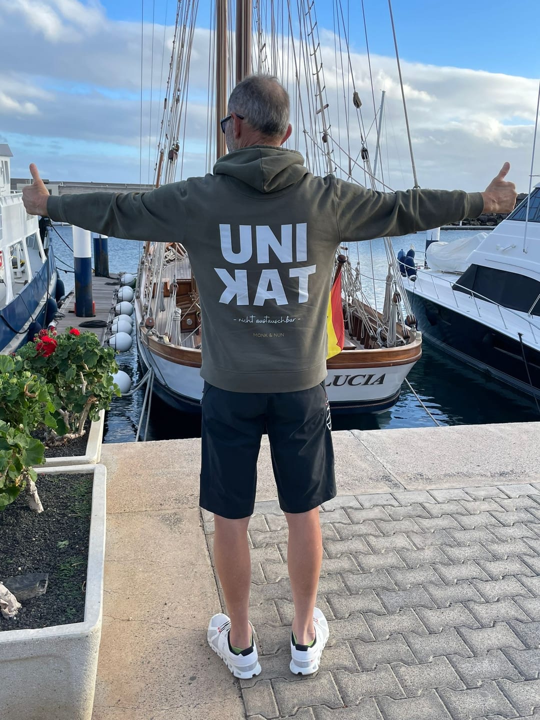 Customer photo review of Damen Hoodie regular fit "UNIKAT - NICHT AUSTAUSCHBAR". Vorne und hinten bedruckt!