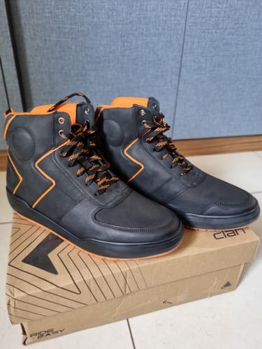 Customer photo review of SNKR | Stealth Edition