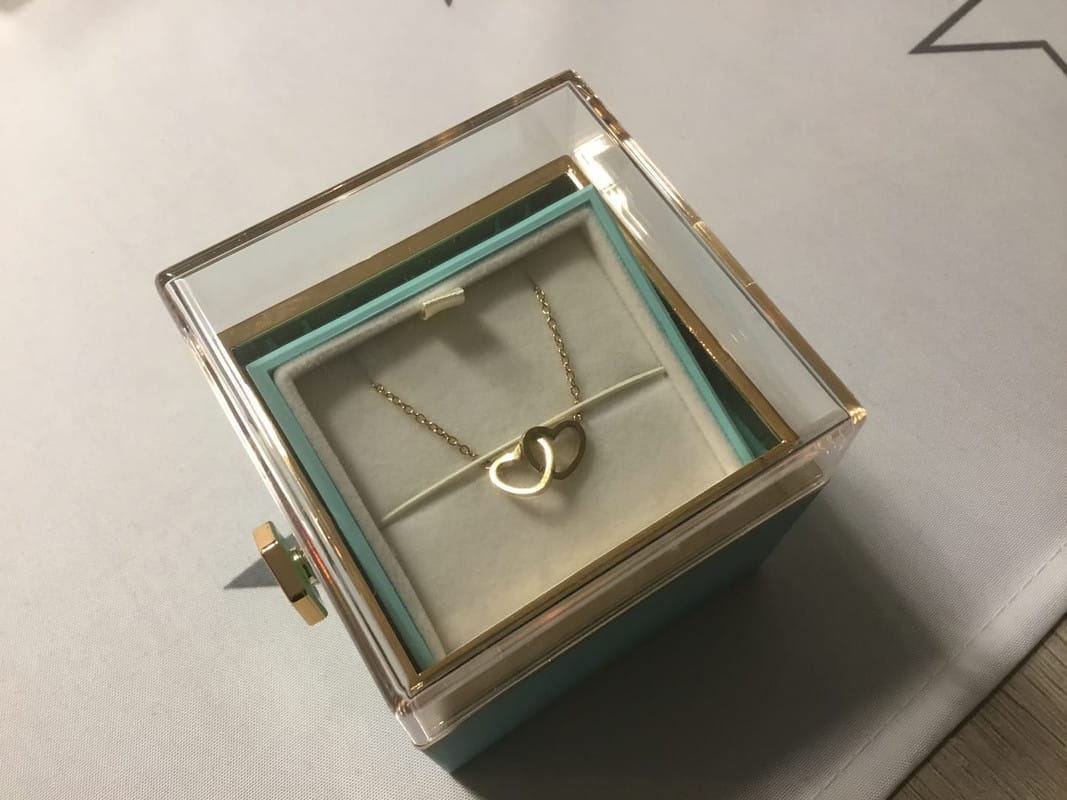 Customer photo review of De Eeuwige Roos Box - Met Gepersonaliseerde Ketting & Echte Roos