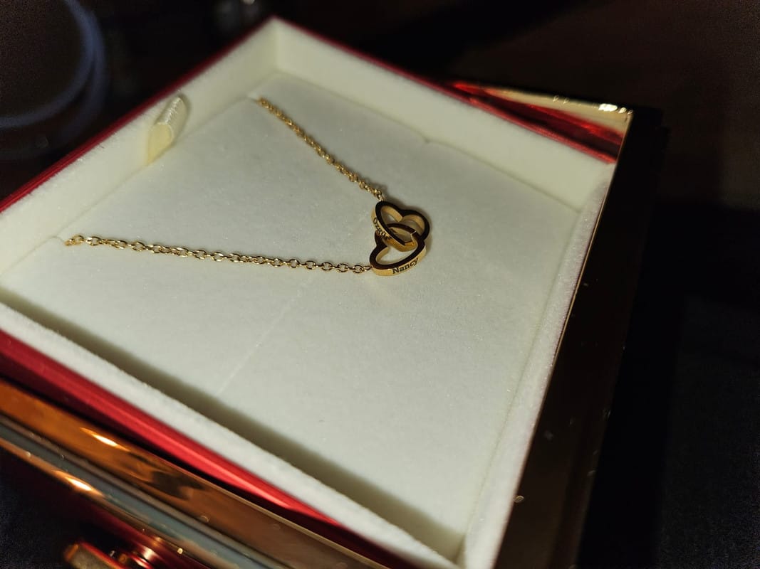 Customer photo review of Eeuwige Roos Box - Met Gepersonaliseerde Ketting & Echte Roos