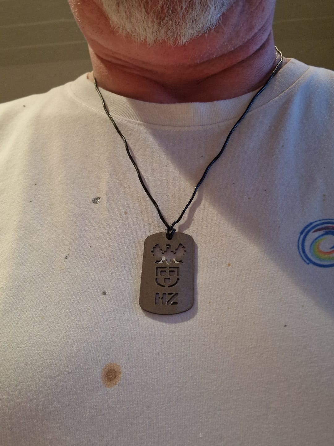 Customer photo review of Maler inkl. Adler - Personalisierbare Laser-Halskette für Männer