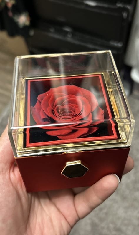 Customer photo review of De Eeuwige Roos Box - Met Gepersonaliseerde Ketting & Echte Roos