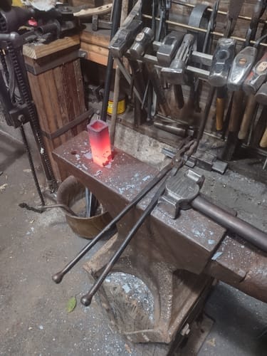 Customer photo review of Square Circle Rounding Hammer for blacksmith masters