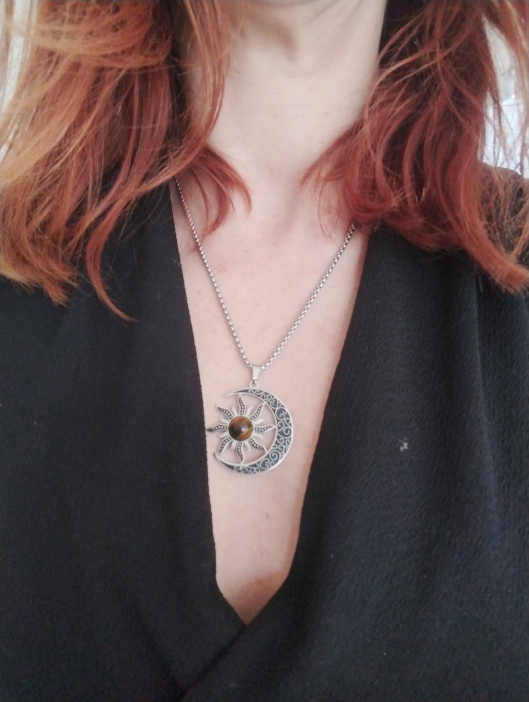 Customer photo review of Pendentif "Équilibre Cosmique Lune-Soleil" en Oeil de Tigre