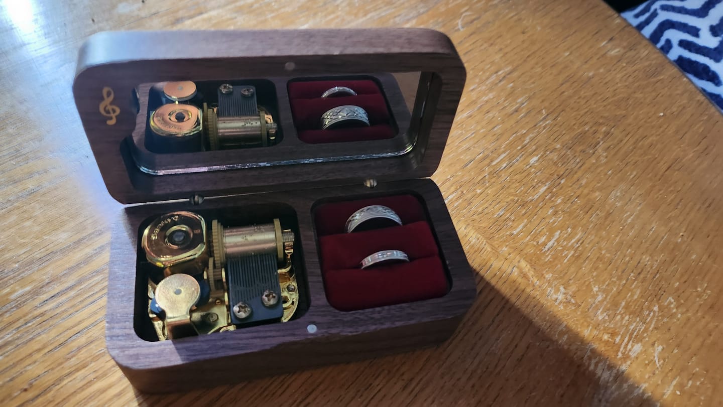 Customer photo review of Ava - Music Box with Wedding Ring Pillow