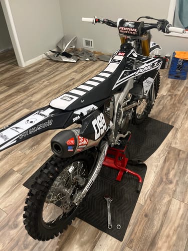 Customer photo review of Custom Seat Cover: 19-'24 RMZ250