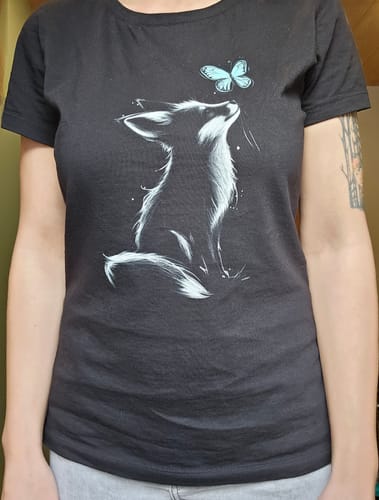 Customer photo review of Kleiner Fuchs und Schmetterling  - Bio Damen Shirt