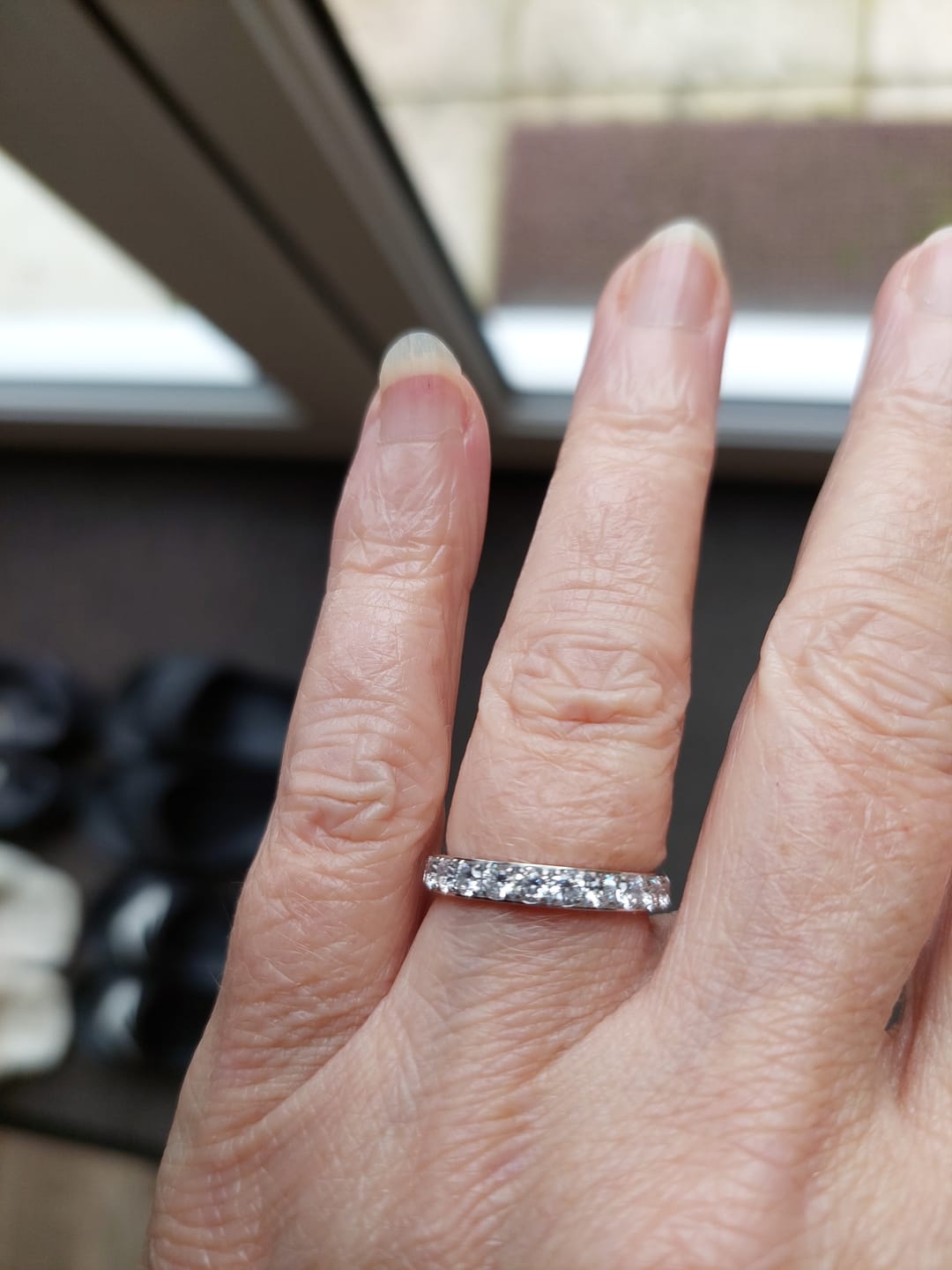 Customer photo review of White Gold 3mm Full Glitz Ring