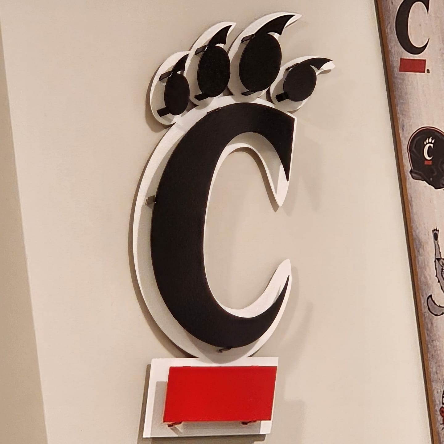 Customer photo review of Cincinnati Bearcats "C" 3D Vintage Metal Wall Art