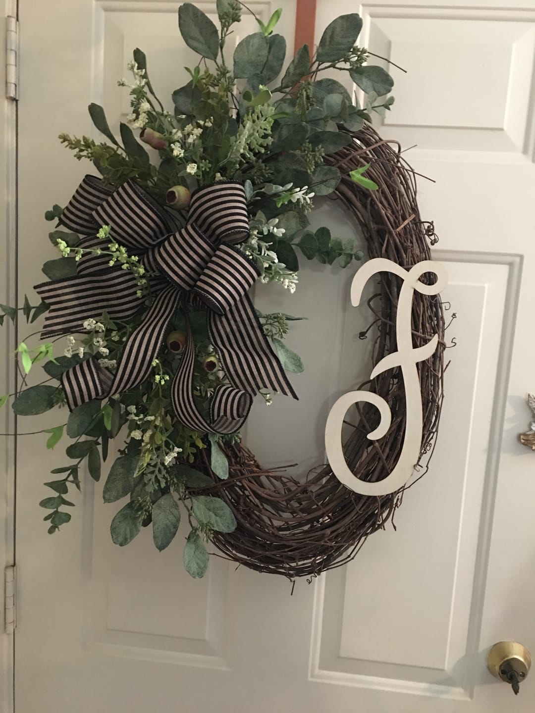 Customer photo review of 18" Oval Grapevine Wreath - DECOE-037