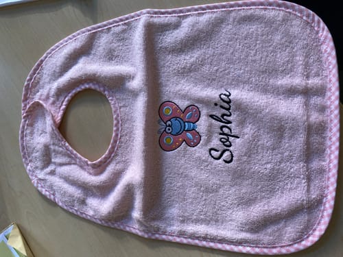 Customer photo review of Wolimbo Lätzchen mit Namen und Motiv bestickt