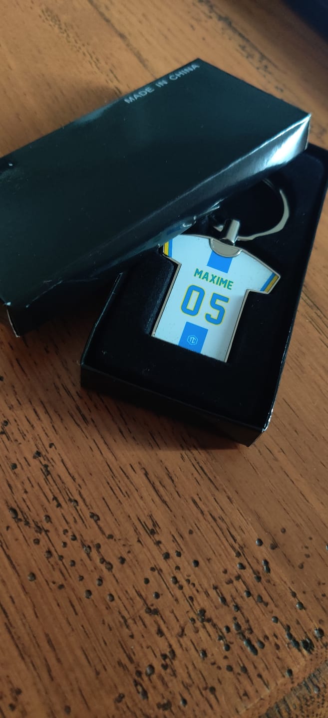 Customer photo review of Porte-clés métal maillot foot MARSEILLE OM n°2 personnalisable - TEAMCOQUES