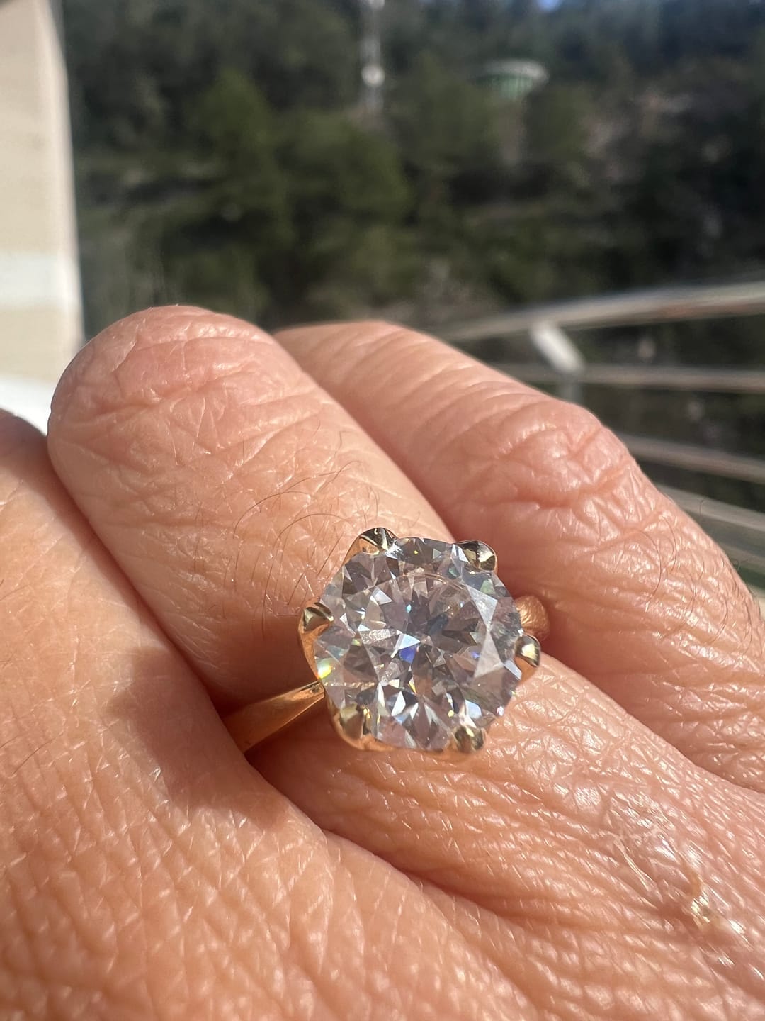 Customer photo review of Doveggs flower shape solitaire moissanite engagement ring