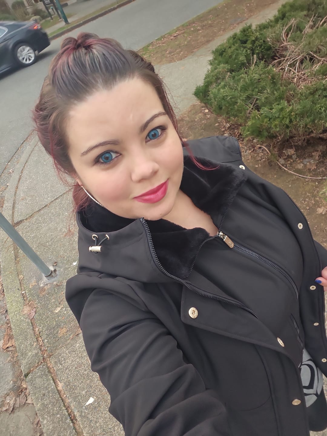 Customer photo review of Vega tricolor Blue Prescription Colored Contact Lenses