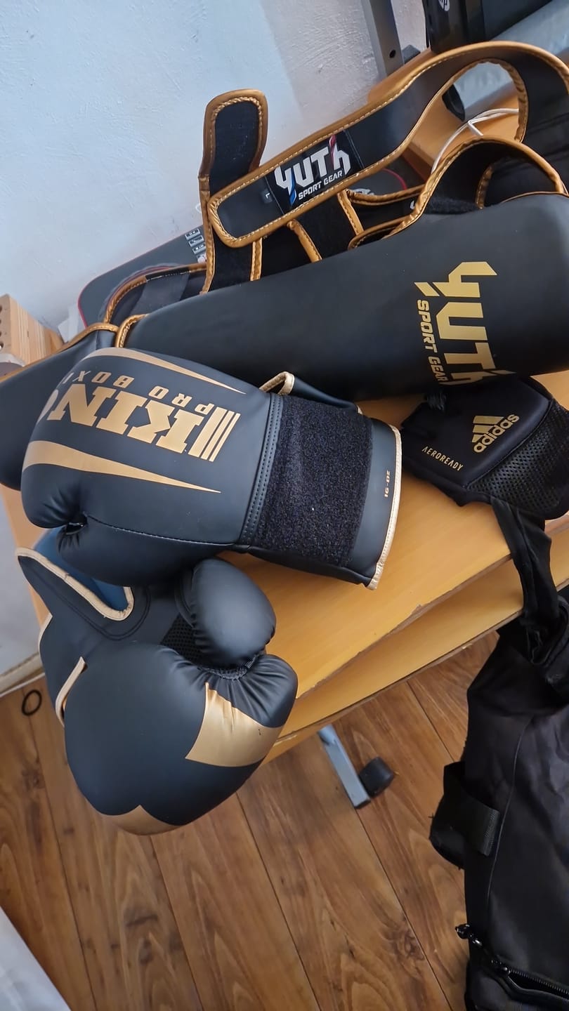 Customer photo review of King Pro Boxing Bokshandschoenen Revo - Zwart/Goud