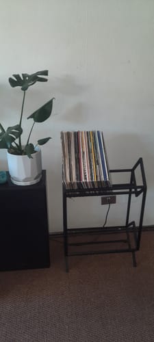 Customer photo review of Porta Vinilo Dos Niveles | LUXE METAL BLACK