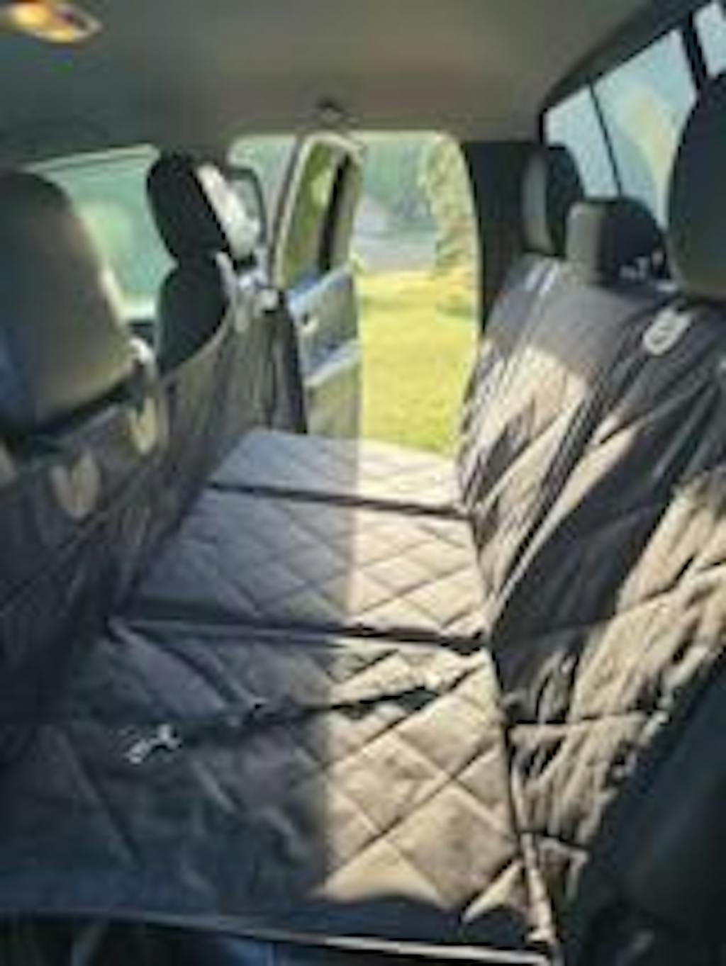 Customer photo review of Housse de Protection de Siège Arrière de Voiture Impénétrable