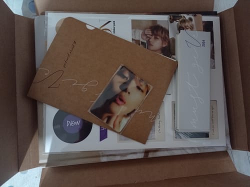 Customer photo review of BTS V DICON ISSUE N°16 V : VICON