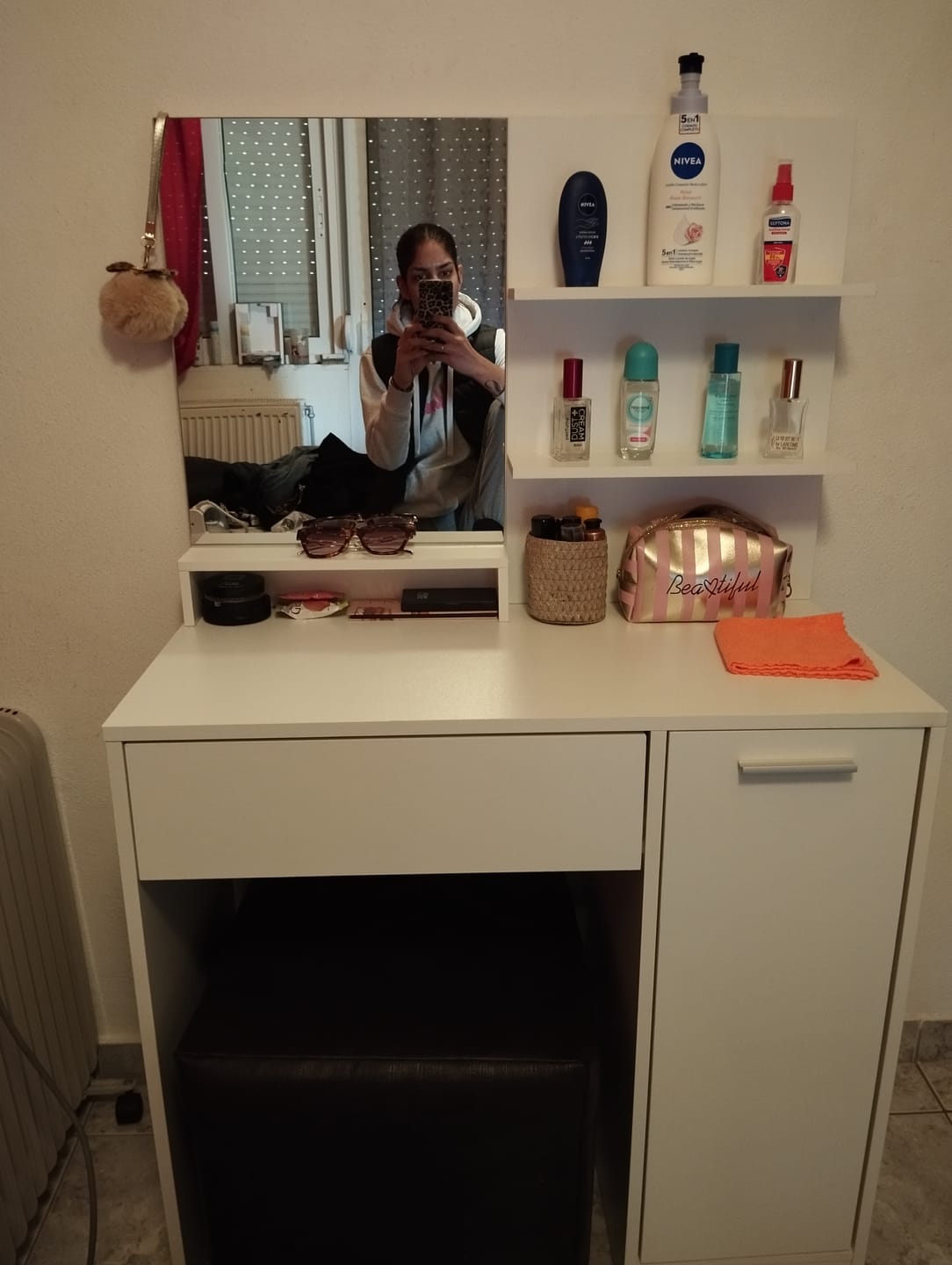 Customer photo review of Τραπέζι Μπουντουάρ Μακιγιάζ Μεικαπ Τουαλέτας Κρεβατοκάμαρας Καθρέφτης Ντουλάπι Λευκό B34-RDT119W01