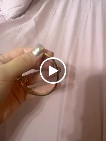 Customer video review of Bracelete Prego Zircônias Banhado em Ouro 18K
