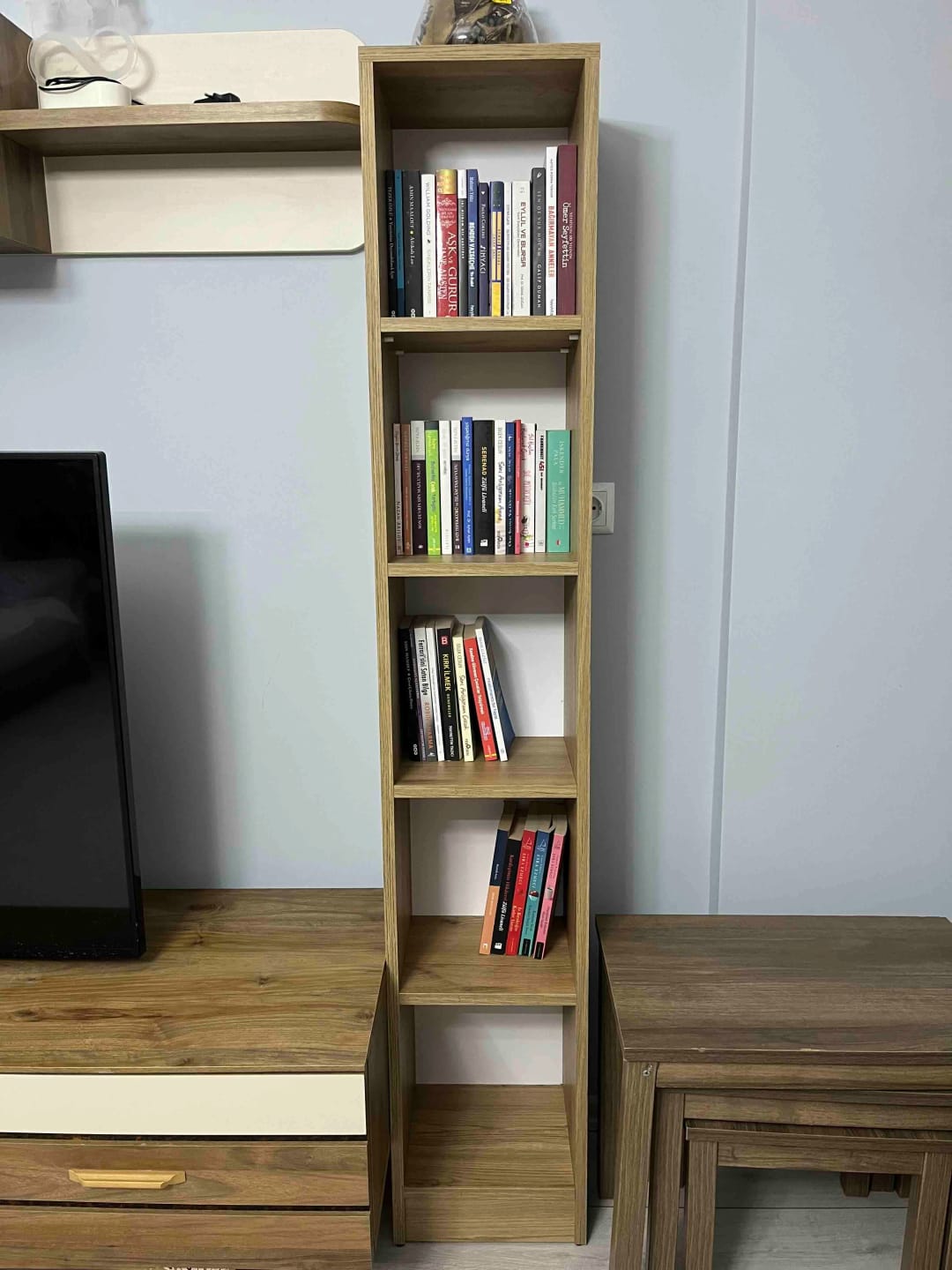 Customer photo review of Rani HC114 Kitaplık 5 Raflı Çalışma Odası Kütüphane Modern Duvar Rafı Sepet Ceviz