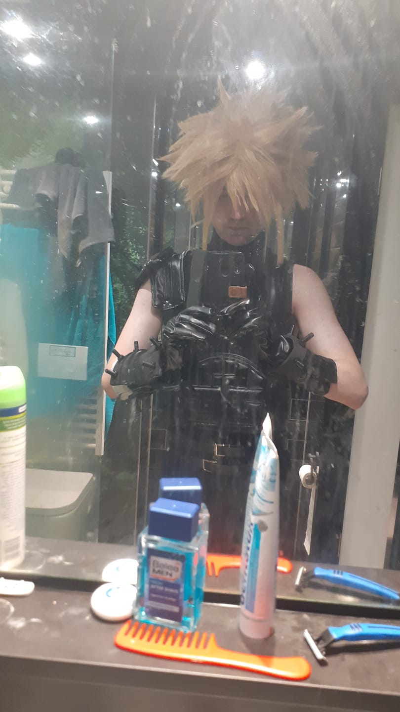Customer photo review of FF7 Final Fantasy VII: Cloud Strife Cosplay Kostüm NEU Version