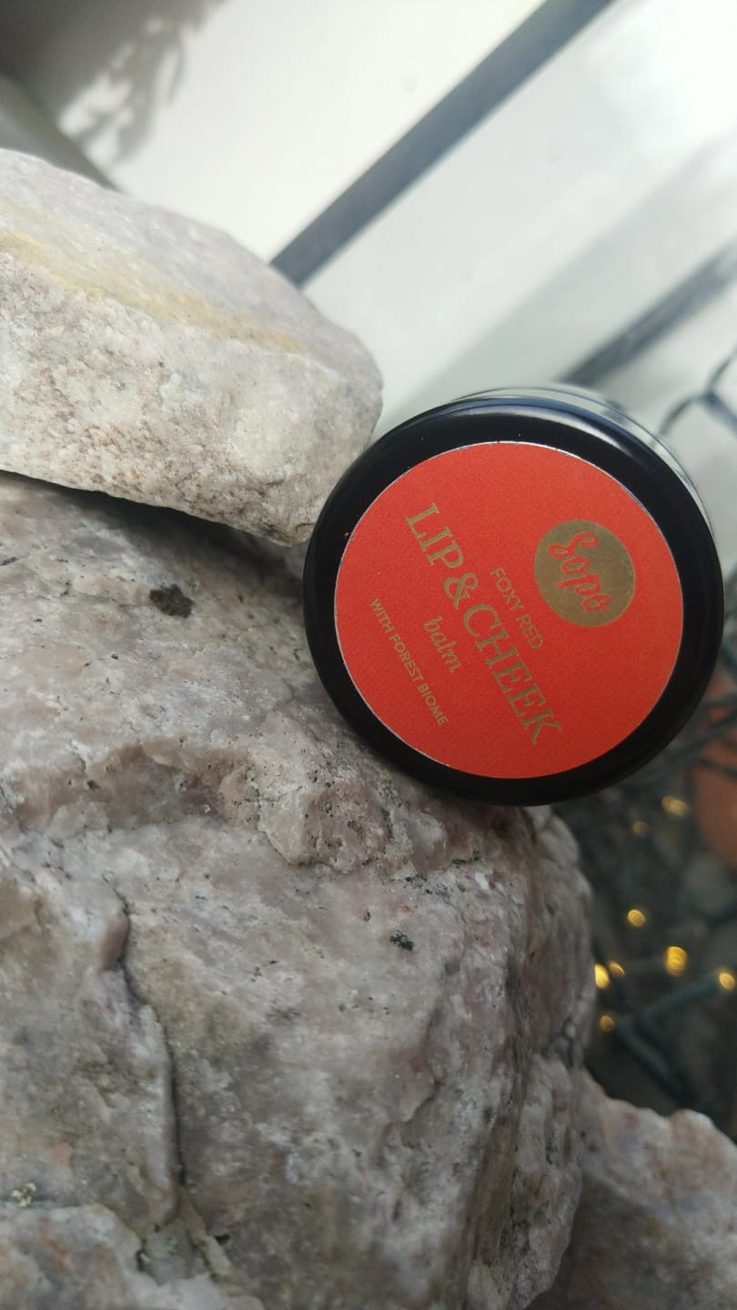 Customer photo review of Huulivoide ja Poskipuna Metsäbiomilla
