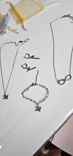Customer photo review of Collier à pendentif lettre argentée en acier inoxydable