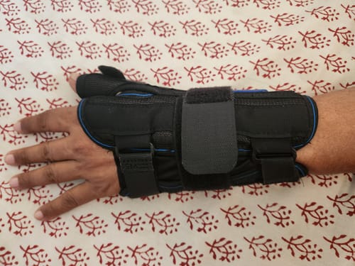 Customer photo review of Wrist Brace with Thumb Support | Provides Firm Support to the Thumb | For Skier’s Thumb & Wrist Sprain/Strain | (Black)